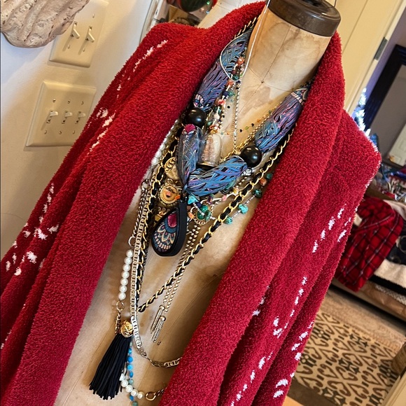 Luxurious POTTERY BARN Red Candy Cane Robe - Picture 6 of 16